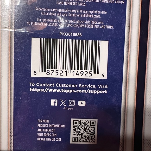 Topps 2025/26 NBA Hanger Box Trading Cards - Picture 8 of 8